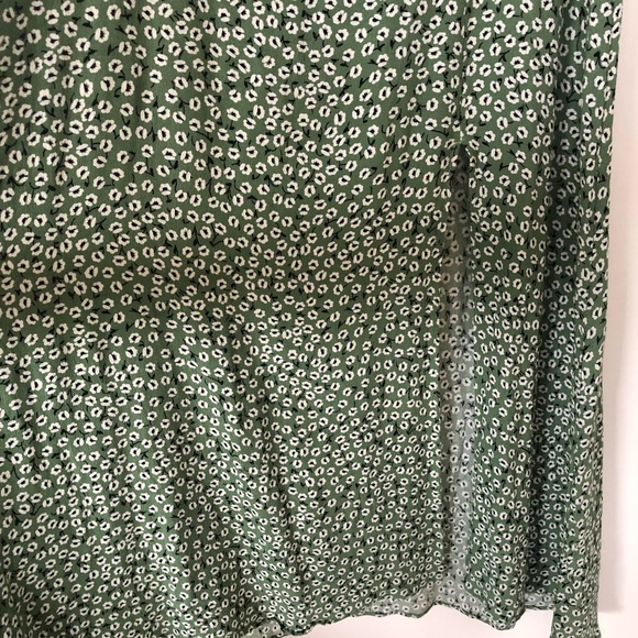 Floral dress with puffed sleeves - Picture 3 of 5